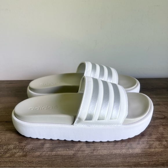 Adidas Adilette Platform Unisex Slip On Sandals Size 10 or 11 SKU#24581