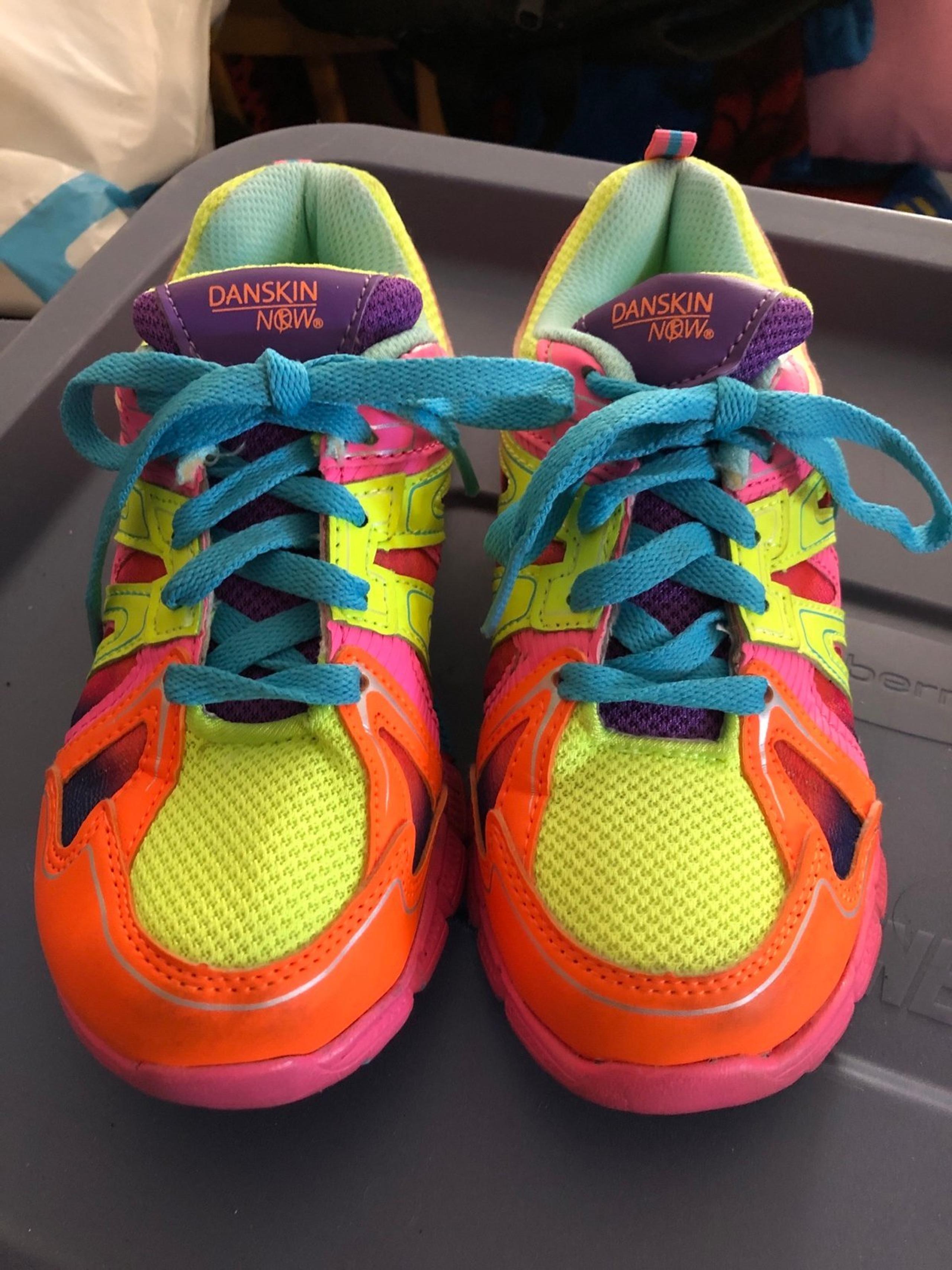 GIRLS DANSKIN NEON SNEAKERS SIZE 3 Excellent Condition