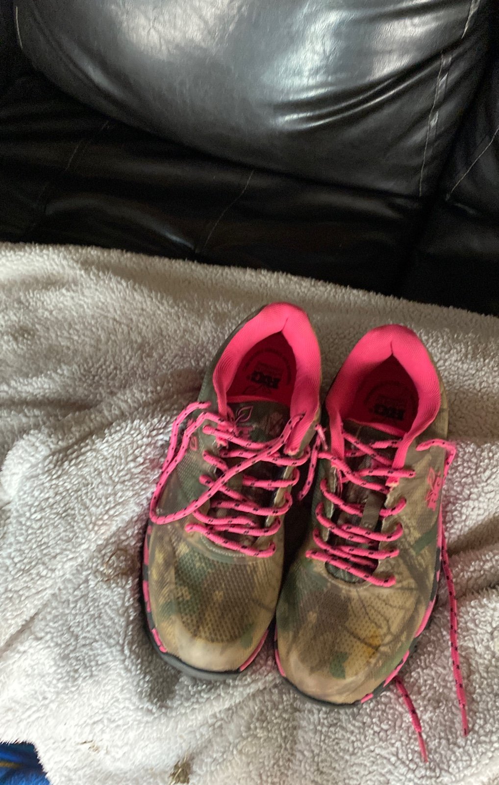 Steel toe shoes size 7 1/2 camouflage color