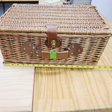 Wicker Picnic Basket with Service for 4 PRE-OWNED