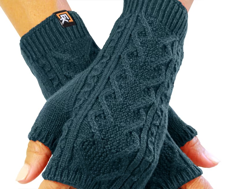 Cable-knit mittens in micro alpaca, small