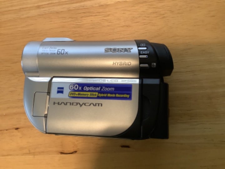 SONY HandyCam DCR-DVD650 CAMCORDER 60x
