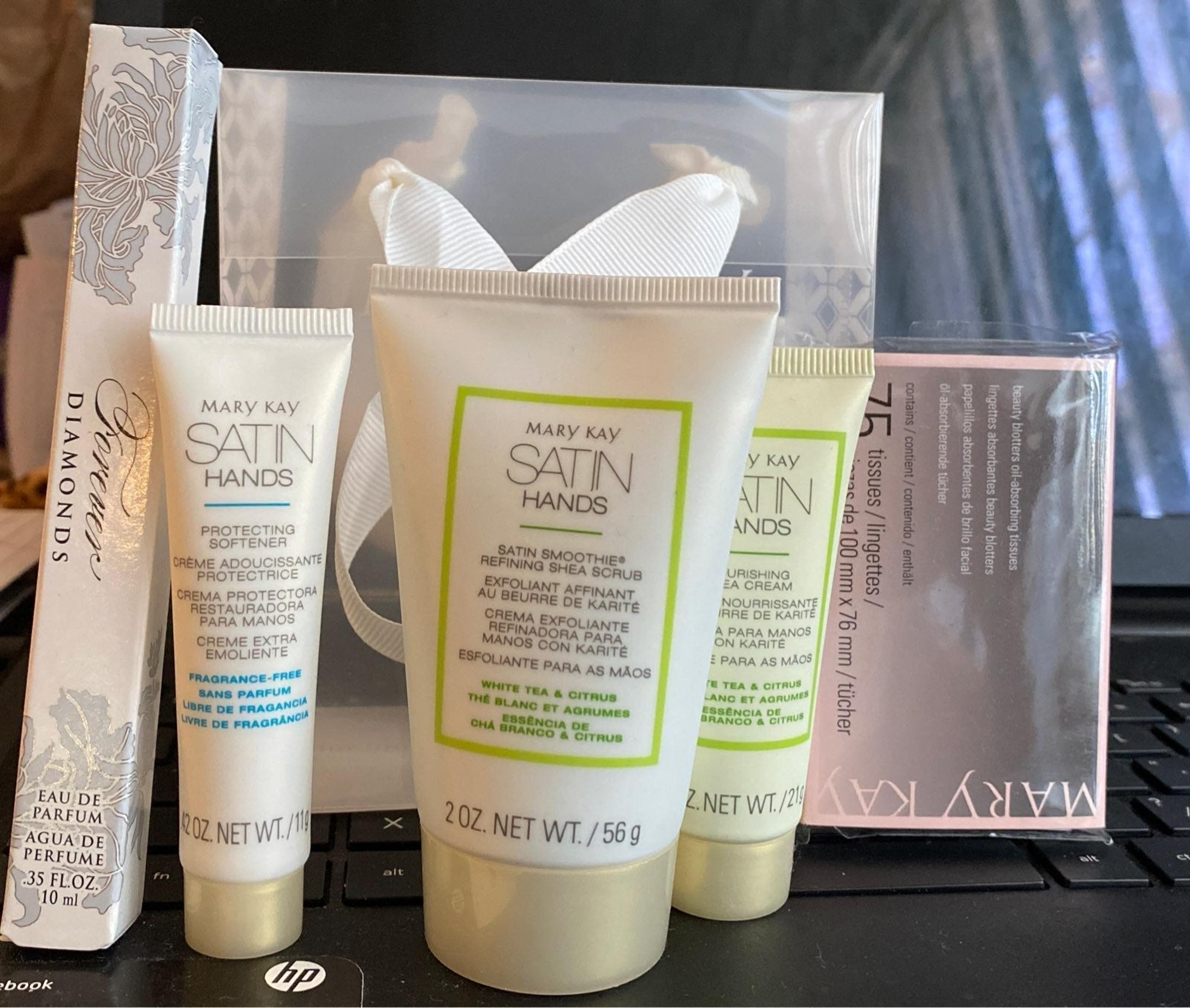 Mary Kay Satin Hands Set