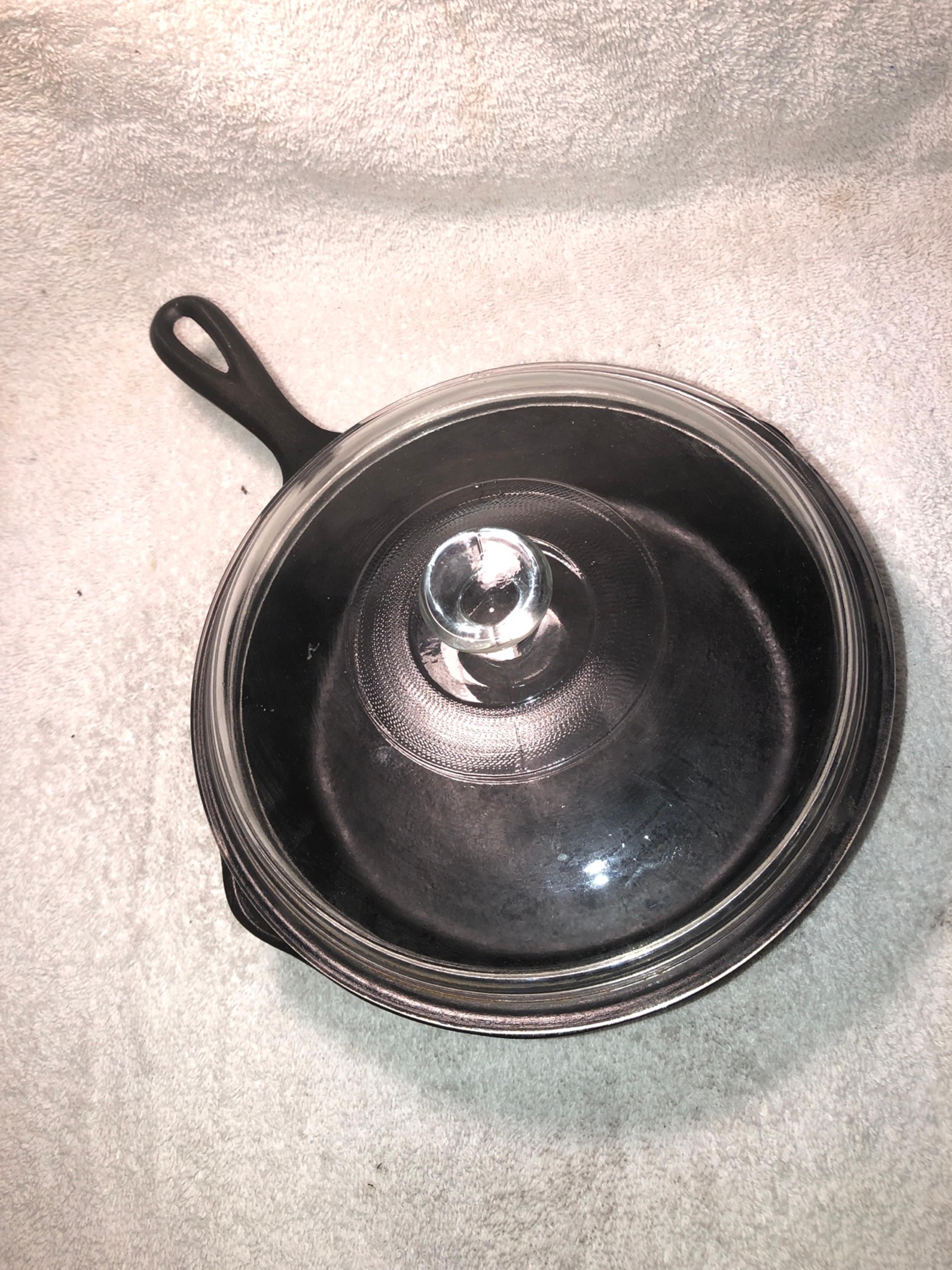 Vintage Lodge 3 notch no5 cast iron 8” skillet w/ lid
