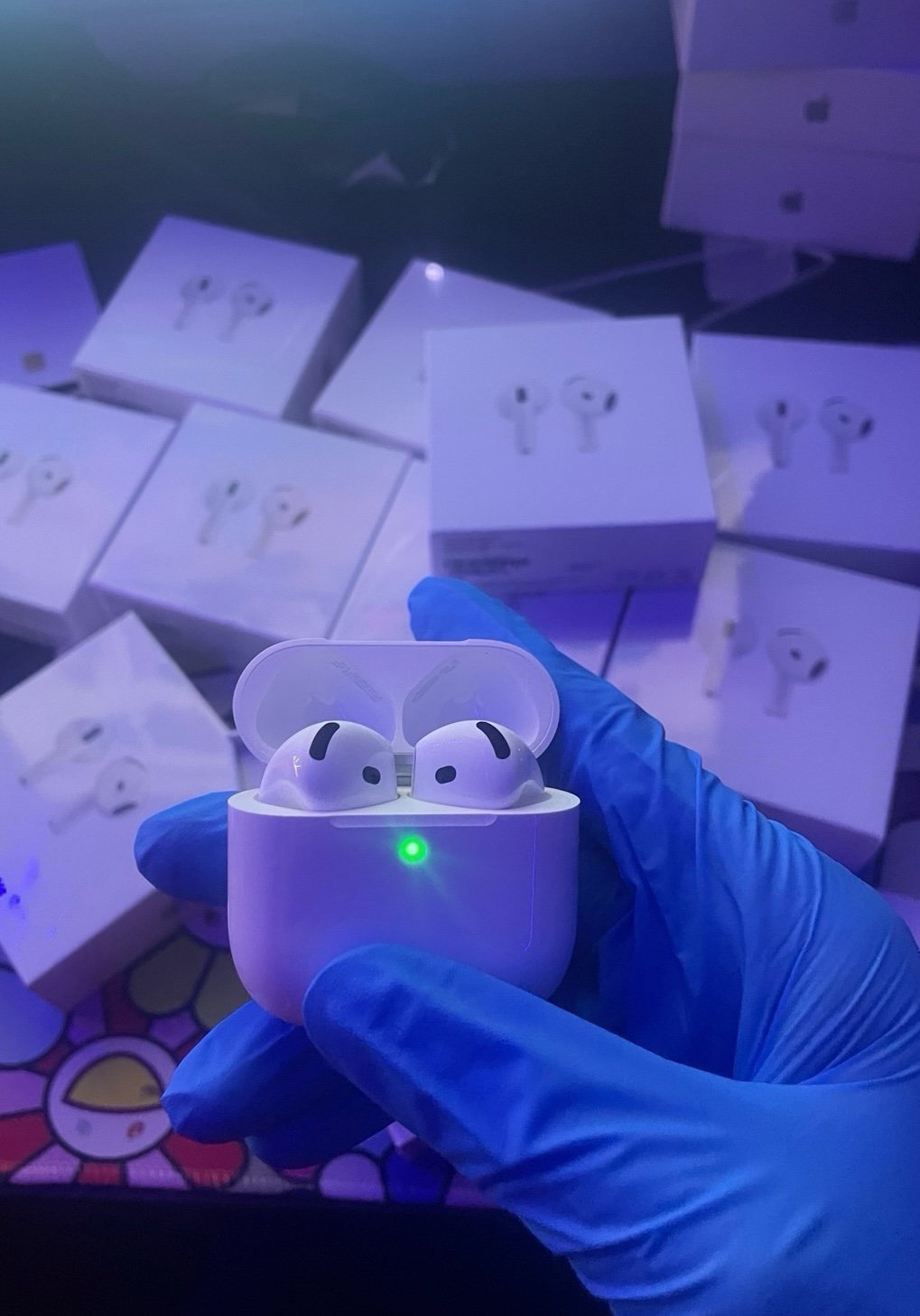 1 New Apple AirPods 4 brand new *SEALED*