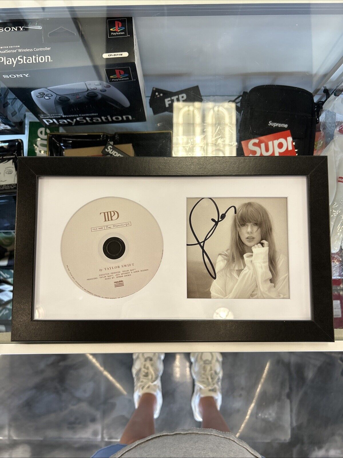 SIGNED FRAMED TAYLOR SWIFT TORTURED POETS DEPT TTPD PHOTO & CD
