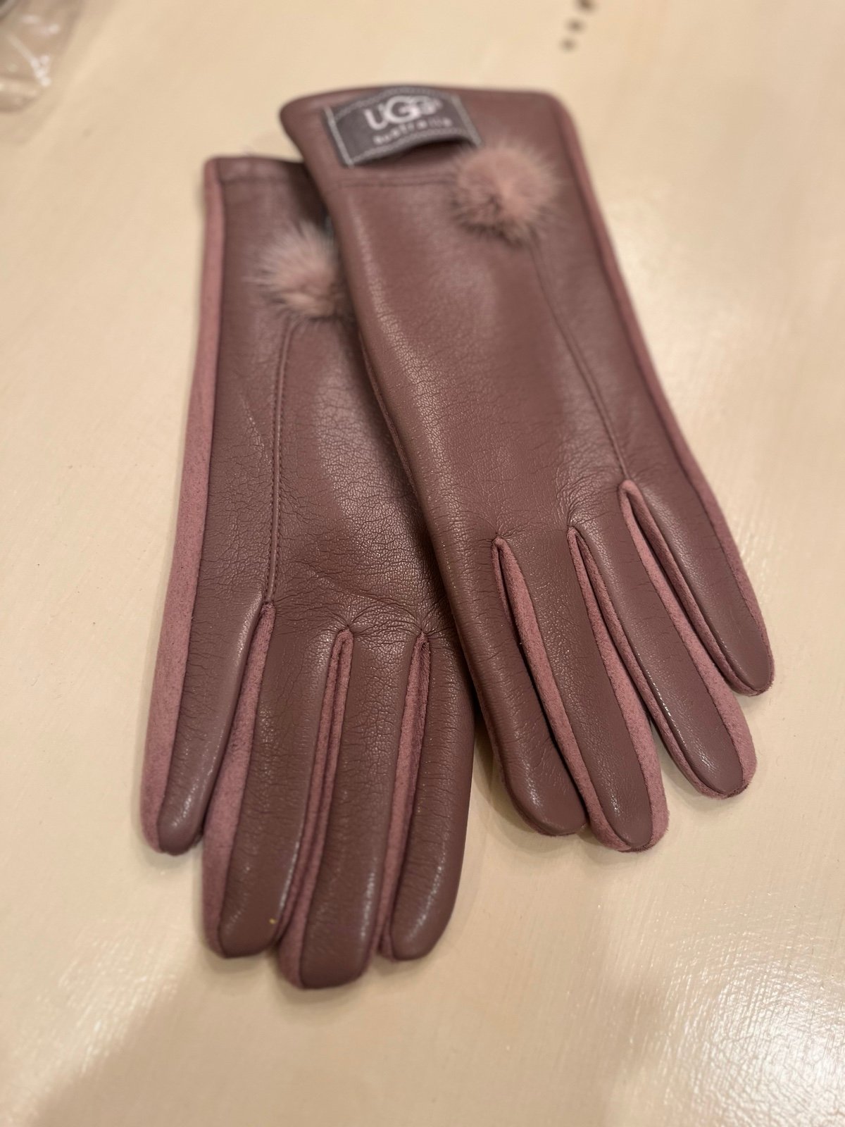 UGG leatherett Lavander Mauve GLOVES NWT