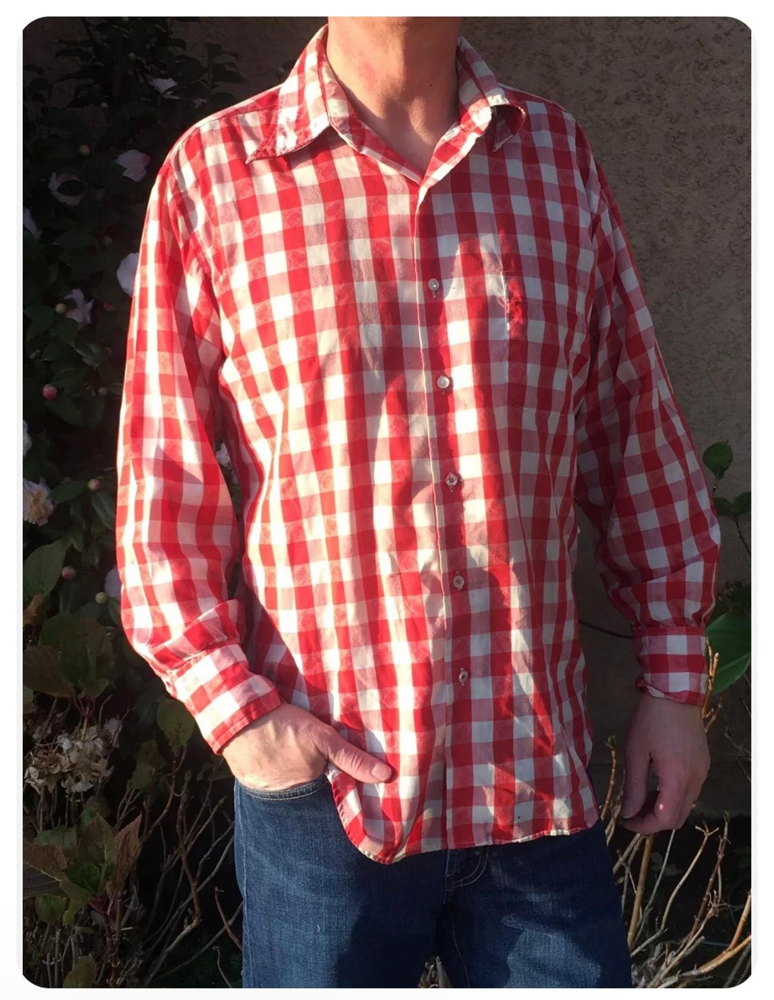 Vintage Men’s long sleeve button up single pocket shirt