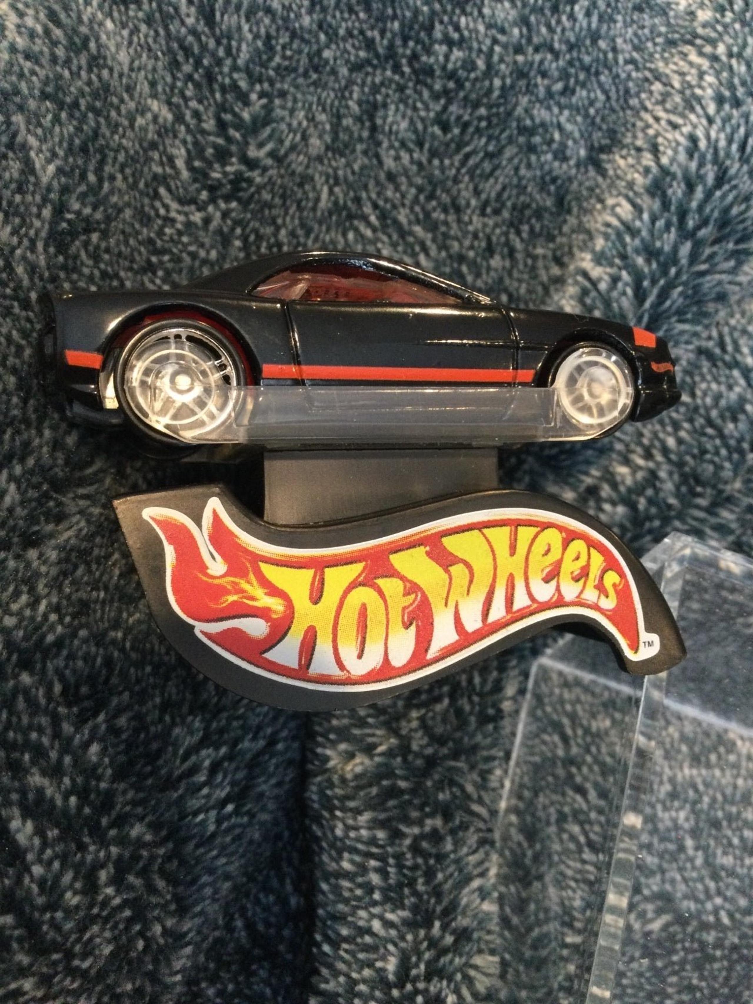 Hot Wheels ((Combo)) Muscle Tone Car and Pencil Sharpener From 2000
