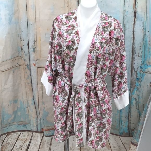 Victoria Secret Womans OS Vintage Gold Label Robe Cream with Pink Paisley Belte