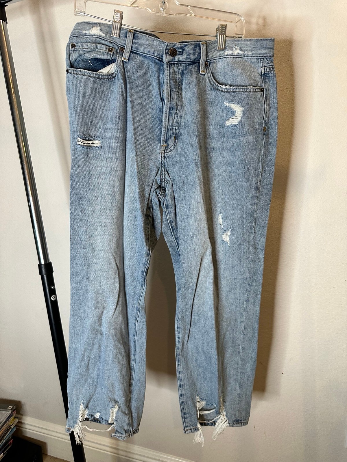 Pistola distressed crop pant