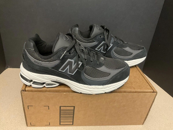 New! Youth New Balance 2002R 'Black Phantom' GC2002BK Shoes. Size 6.5Y. Wo’s 8