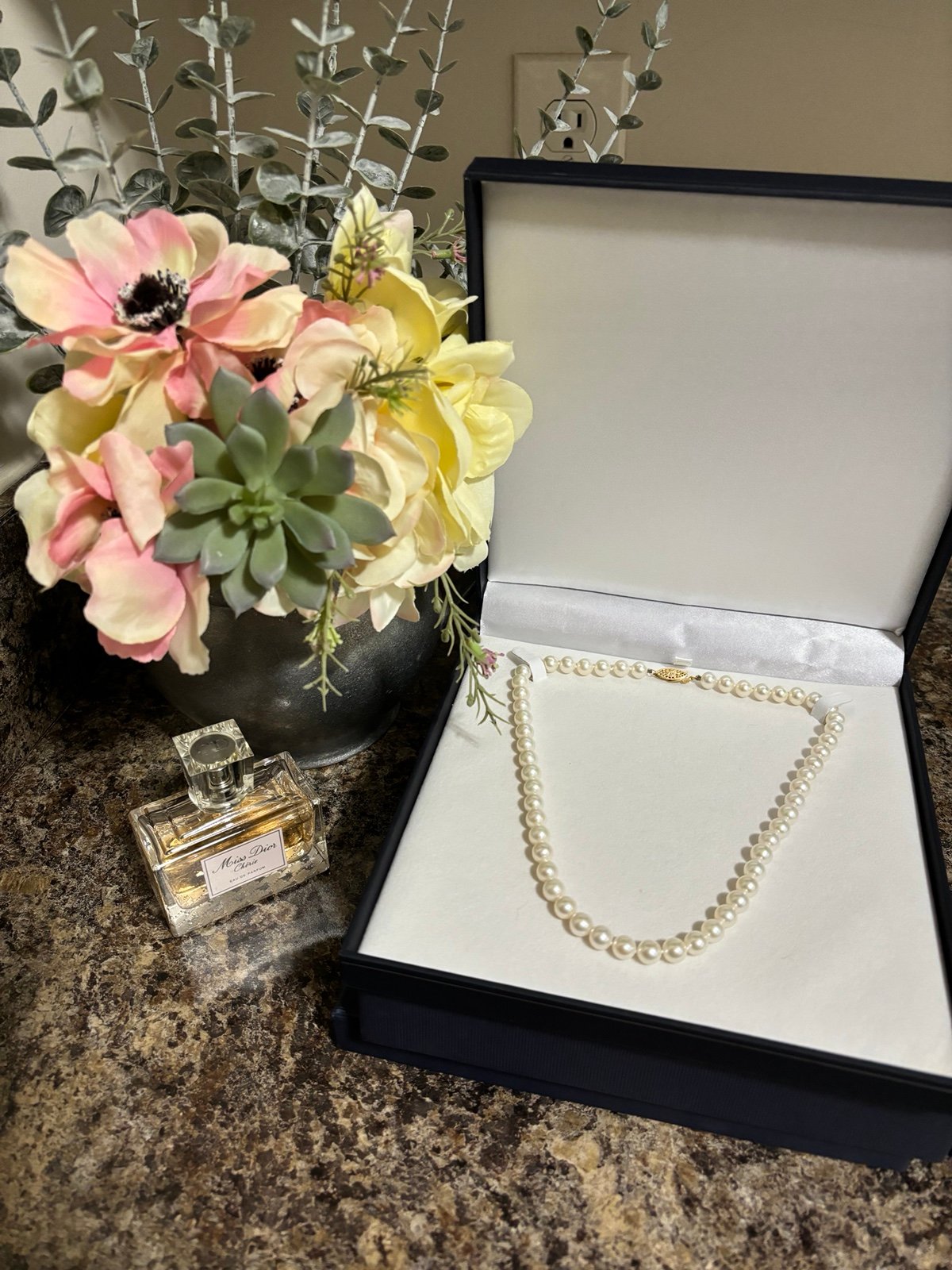 14K Gold Clasp Genuine White Freshwater Cultured Pearl Necklace-AAA-18”