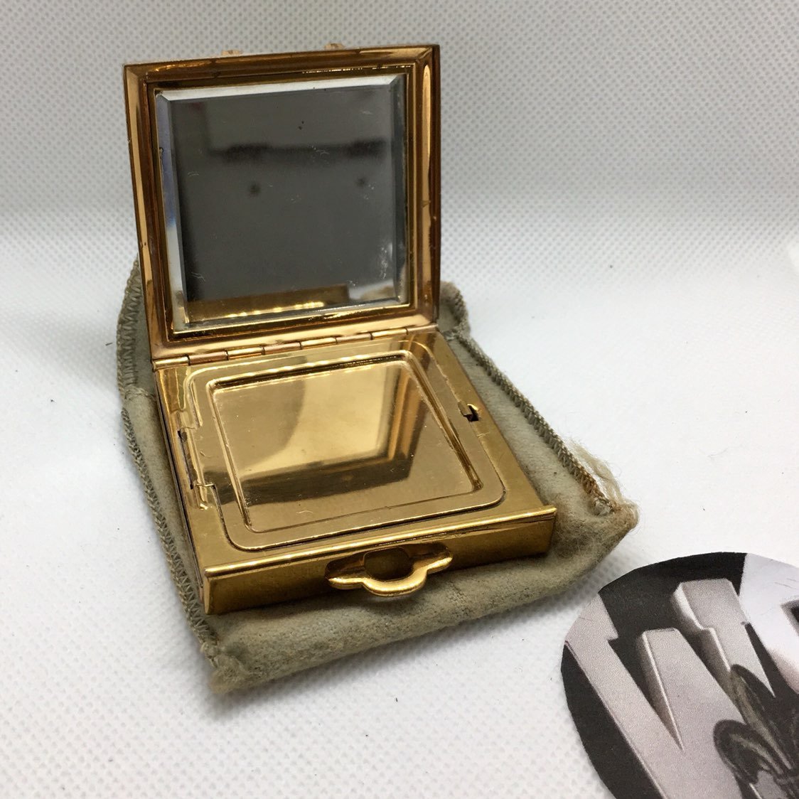 See All Pics! Vintage Powder Compact