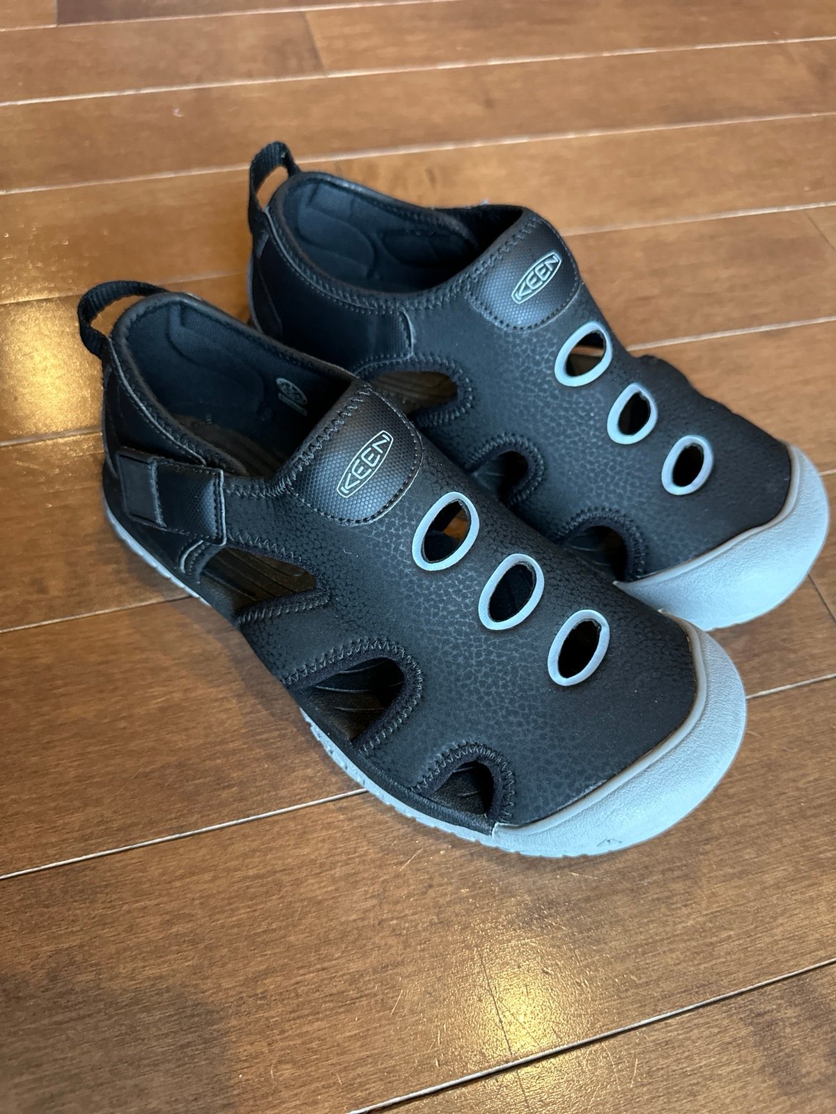 KEEN Unisex-Child Stingray Closed Toe Water Sandals Size 4