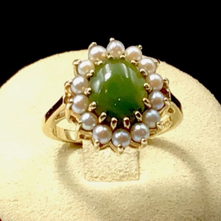 10K Yellow Gold Nephrite Jade And Pearl Ring 4.8 Grams size 7