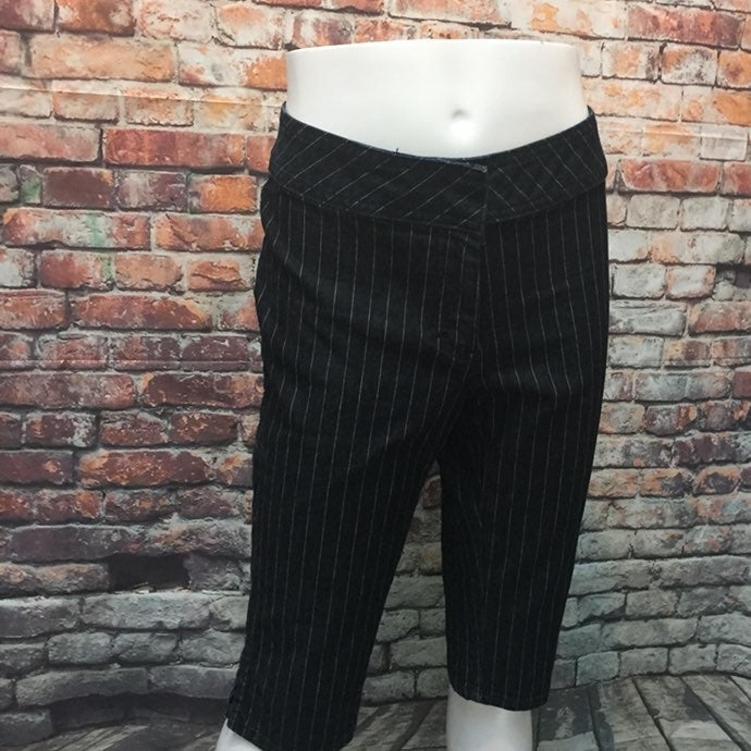 Vintage Capris Black Pinstripes Sz4 W31”