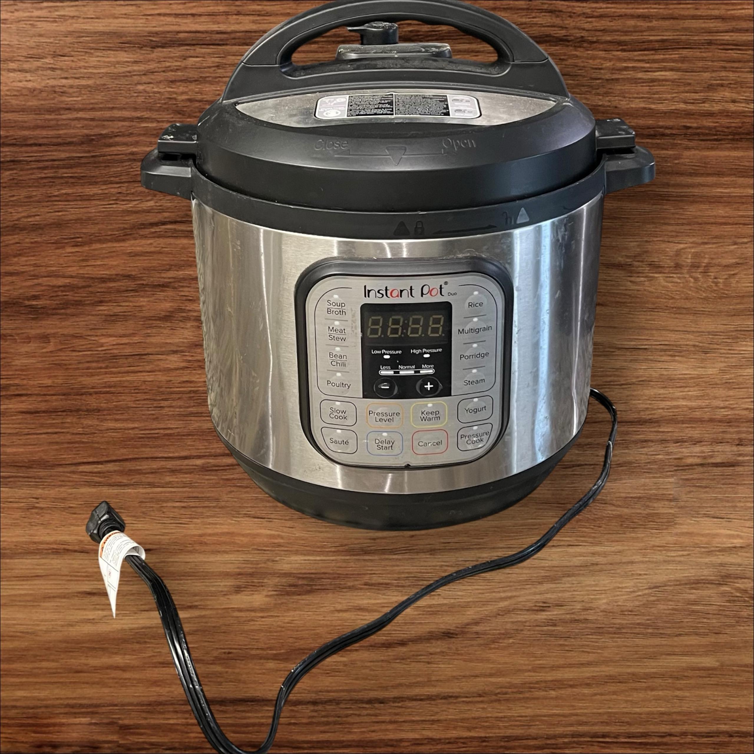 Used Instant Pot Duo 8-Quart Electric Pressure Cooker – Works Great! (Inner Pot