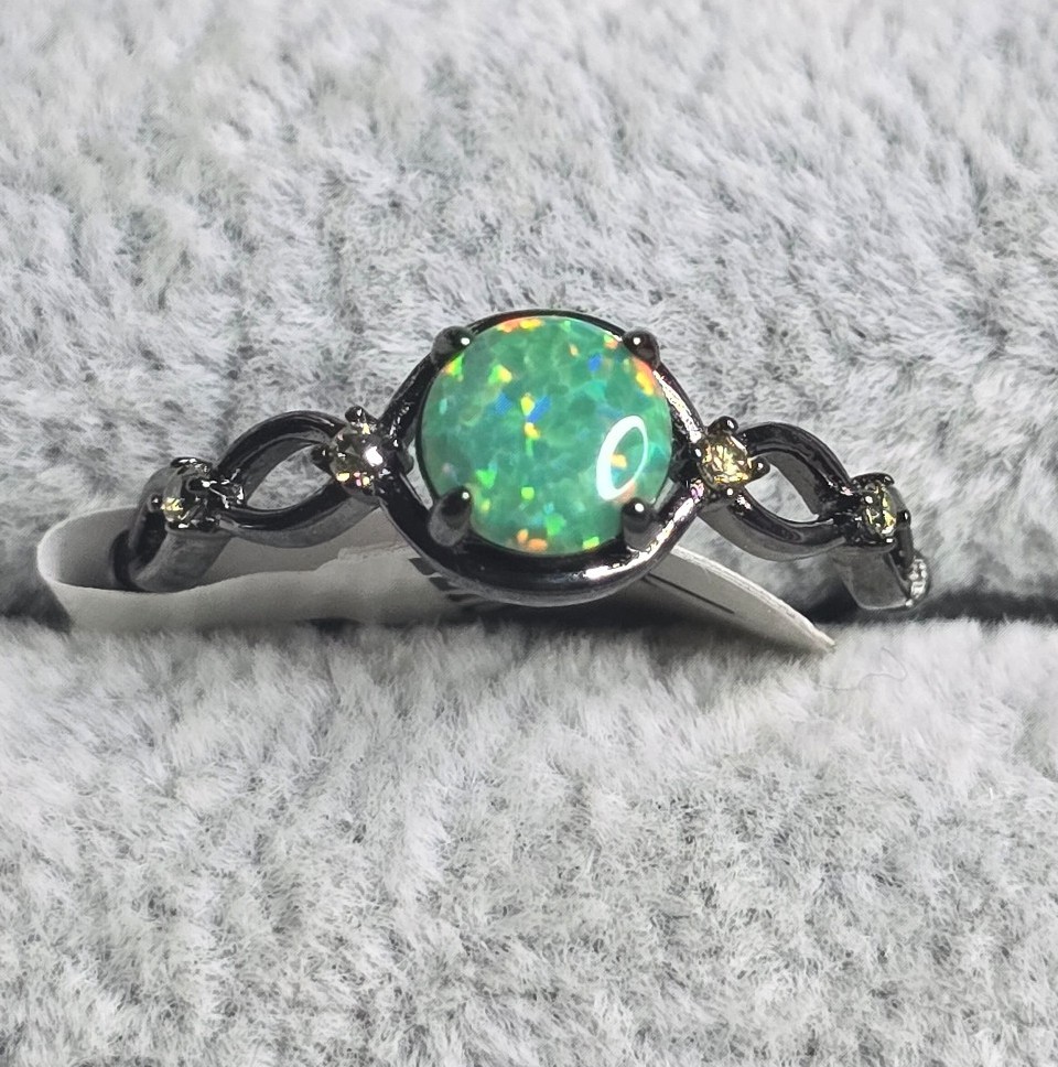 Fragrant jewels Enchanted vs Wicked satin ring