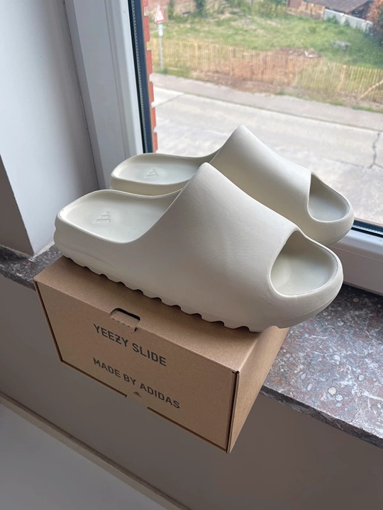 yeezy slide onyx White fashion slippers. US 11
