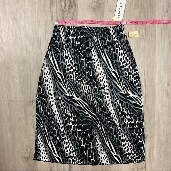 Vintage NINETY 90’s animal print skirt sz M Gray white black print stretchy NWT