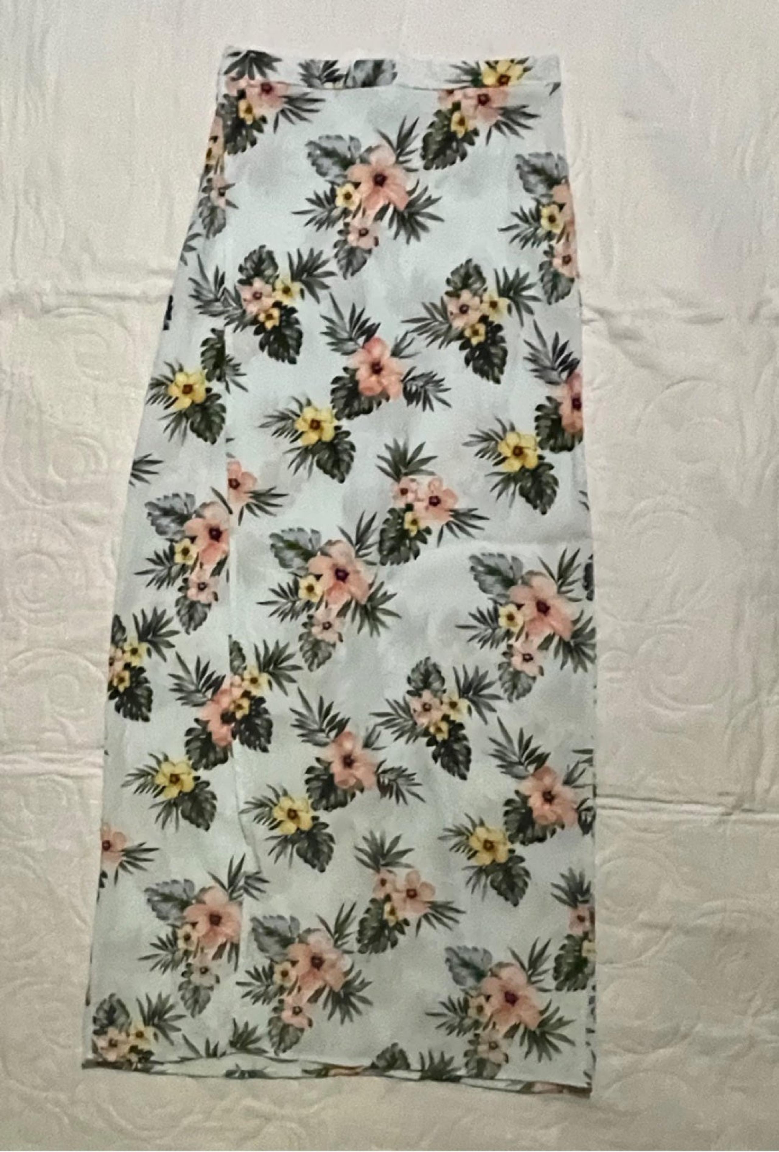 Forever 21 swimsuit Sarong Cover Up Hawaiian Floral Size Small