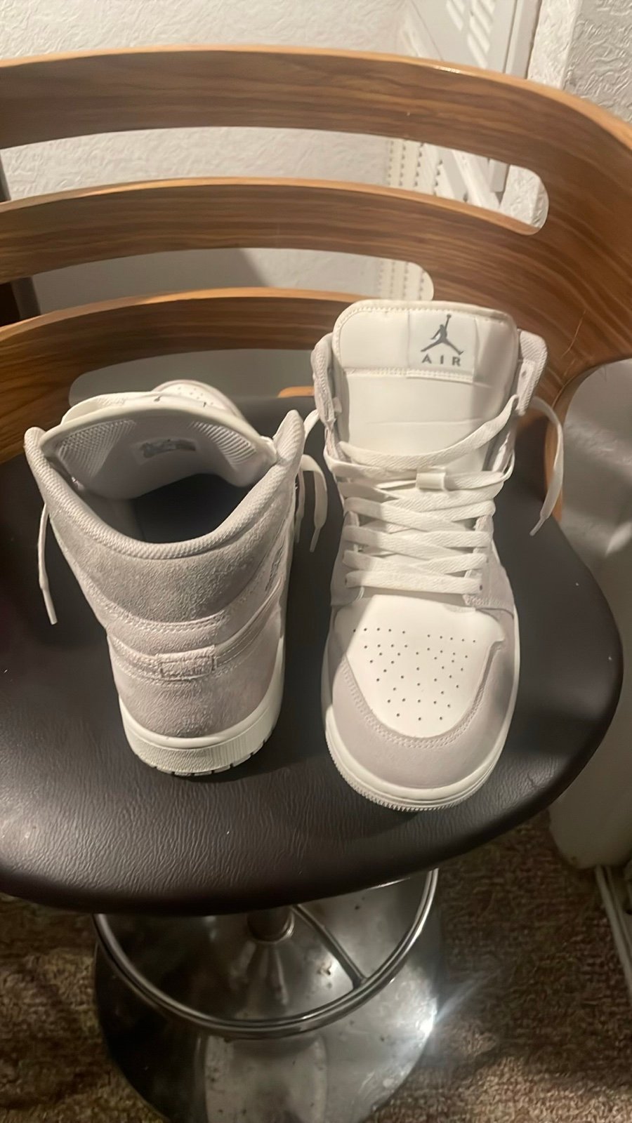 Jordan 1 mid SE Neutral Gray/Smoky Gray