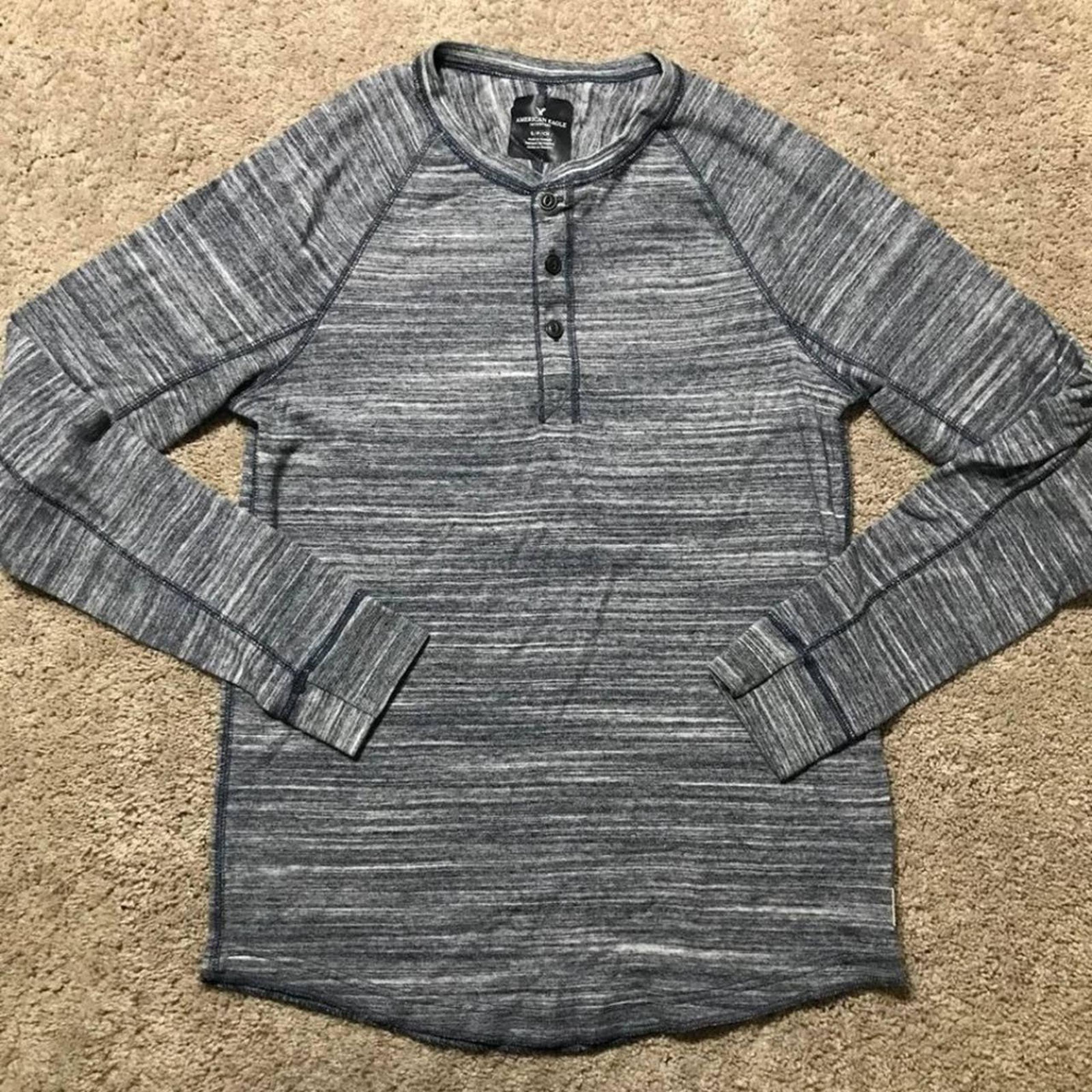 American Eagle men's small blue henley shirt