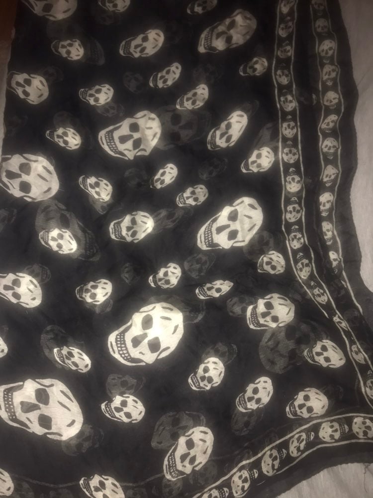 Alexander mcqueen skull scarf