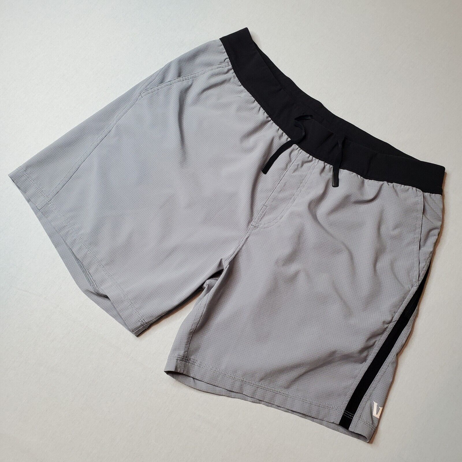 Vuori Mens Size XL Draft Athletic Shorts Drawstring Elastic Waist Gray V375