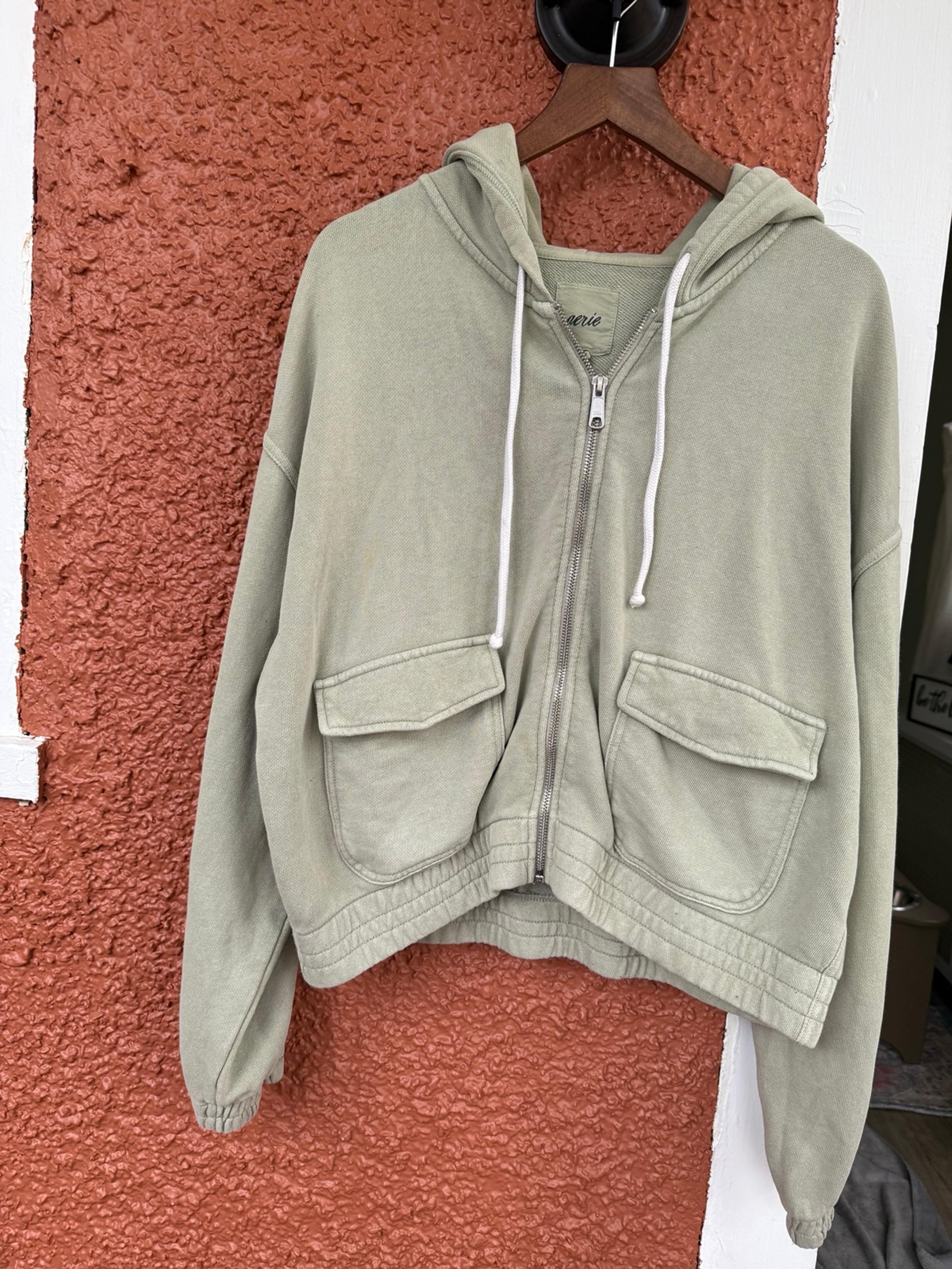 Aerie Women’s Zip Up Cropped Hoodie Sweatshirt Size Large Outdoor Beach Green