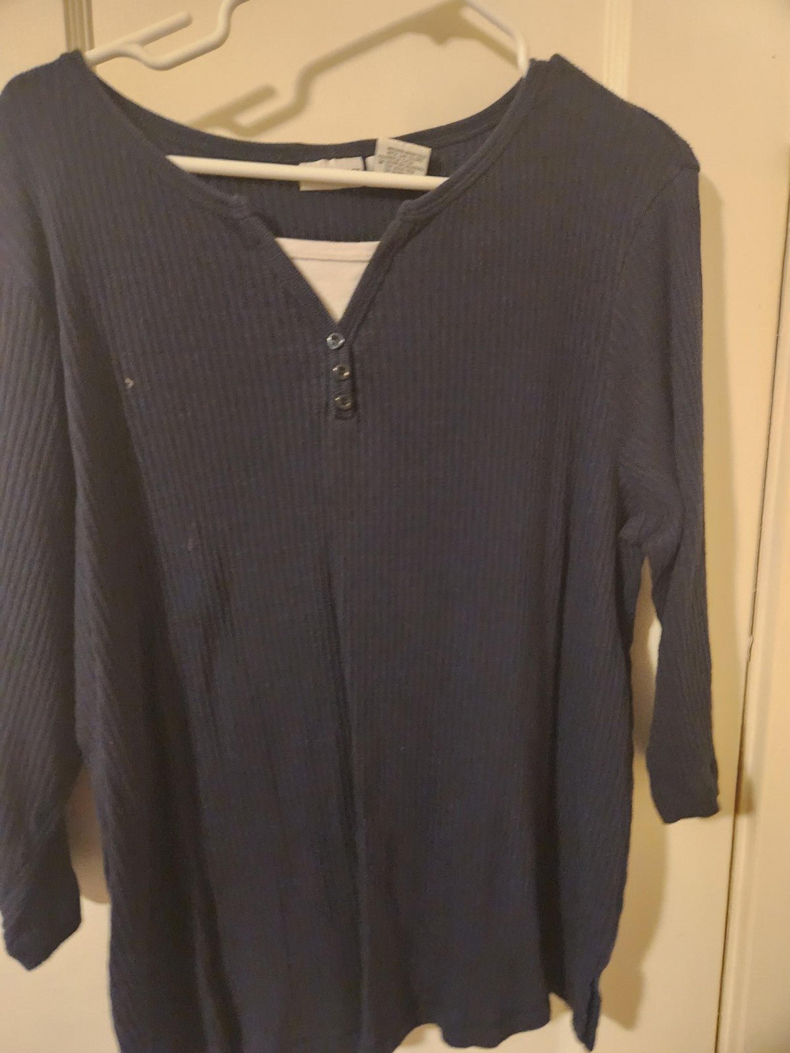 * 18W/20W White Stag long sleeved knit top