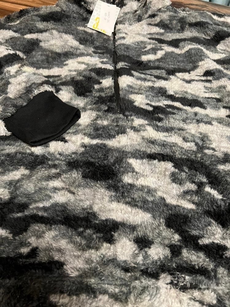 Lularoe Black/Gray Camo Fuzzy Sweatshirt Jacket 3XL 26/28 24/26 New XXXL Unicorn