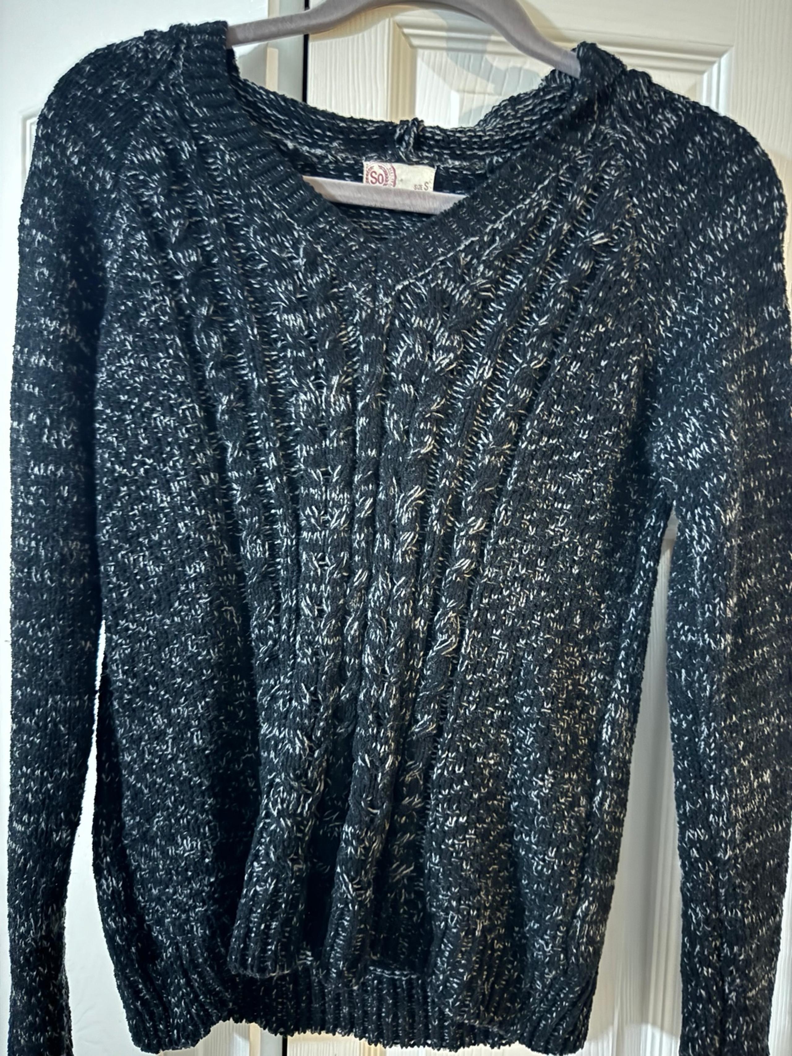 Sonoma V neck sweater small new