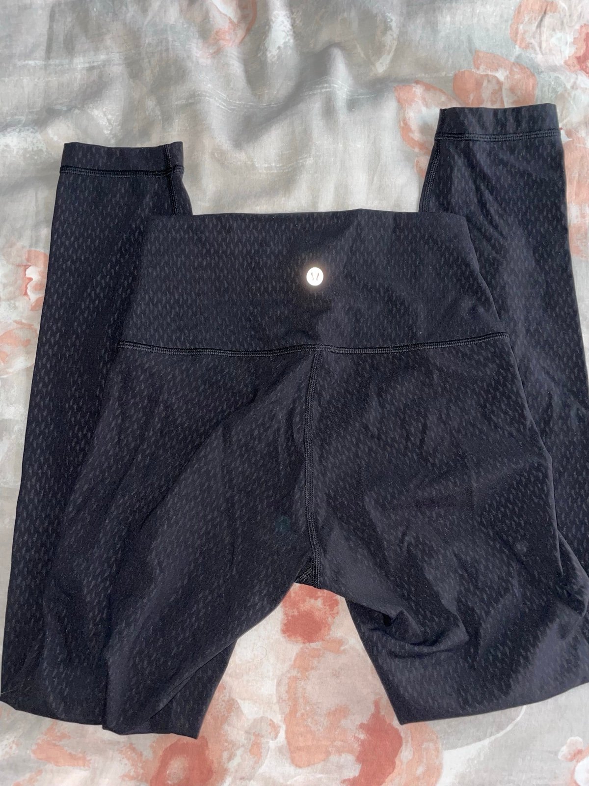 Lululemon wunder under leggings size 4