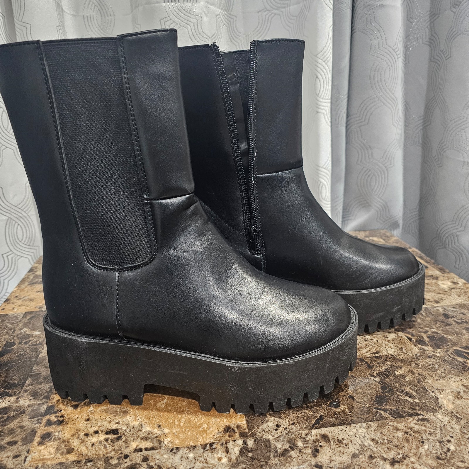 Rouge Helium Lande Platform Boots Womens Sz ,6.5,Black Biker Slip On Booties