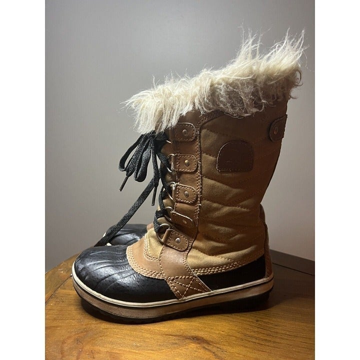 Sorel Youth Joan of Artic Snow Boots Artic Tan Waterproof Faux Fur Size 3 Y