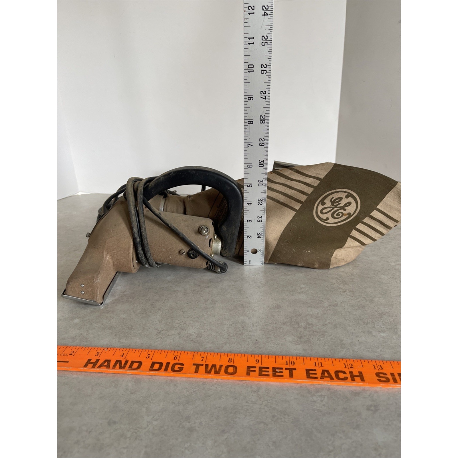 Vintage GE General Electric AVH45 Hand Held Vacuum Cleaner 110V AC/DC WORKS!