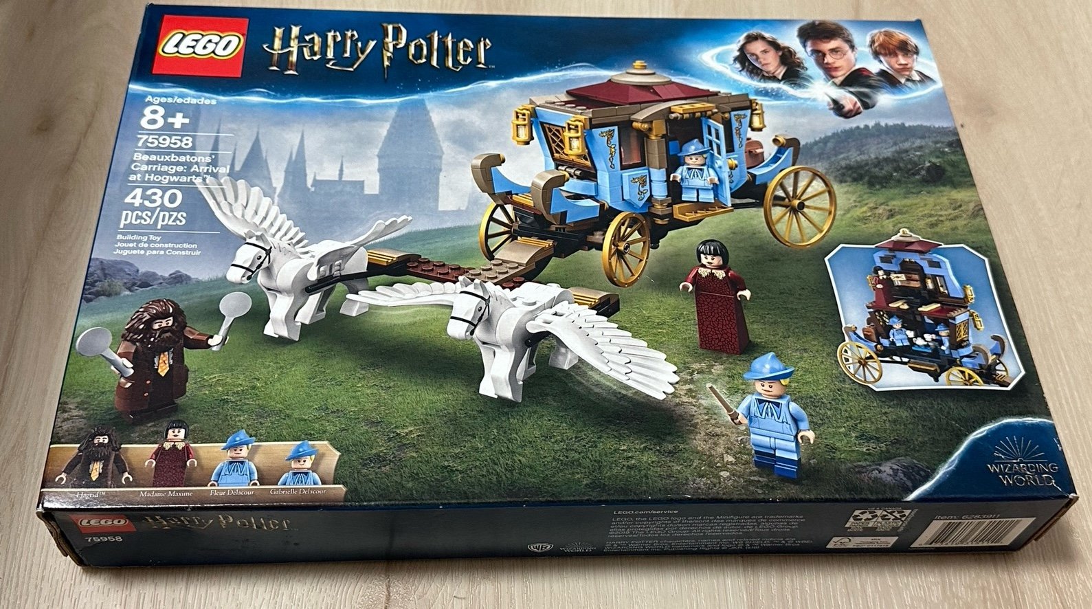 LEGO Beauxbatons' Carriage: Arrival at Hogwarts (75958)