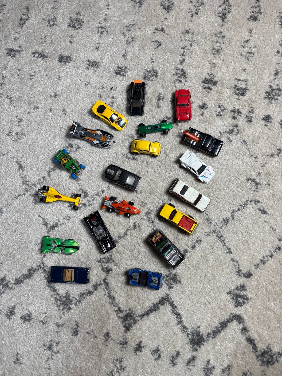 Lot hot wheels.