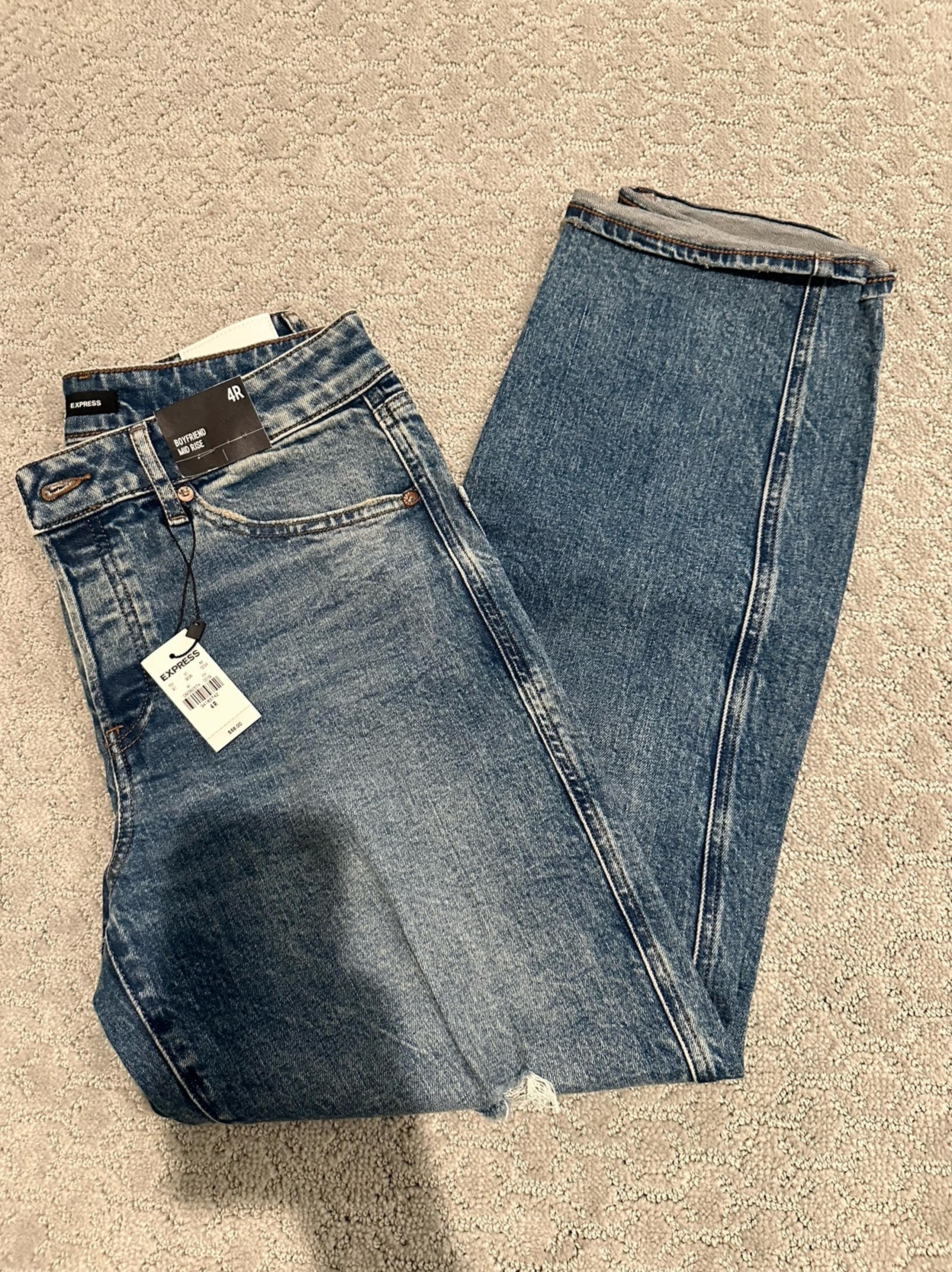 NWT Express Boyfriend Mid Rise Jeans Sz 4