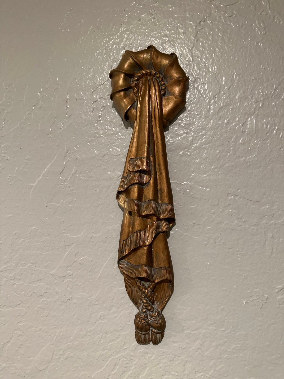 Mid Century Hollywood Regency Gold Gilt Resin Italian Tassel Wall Swag