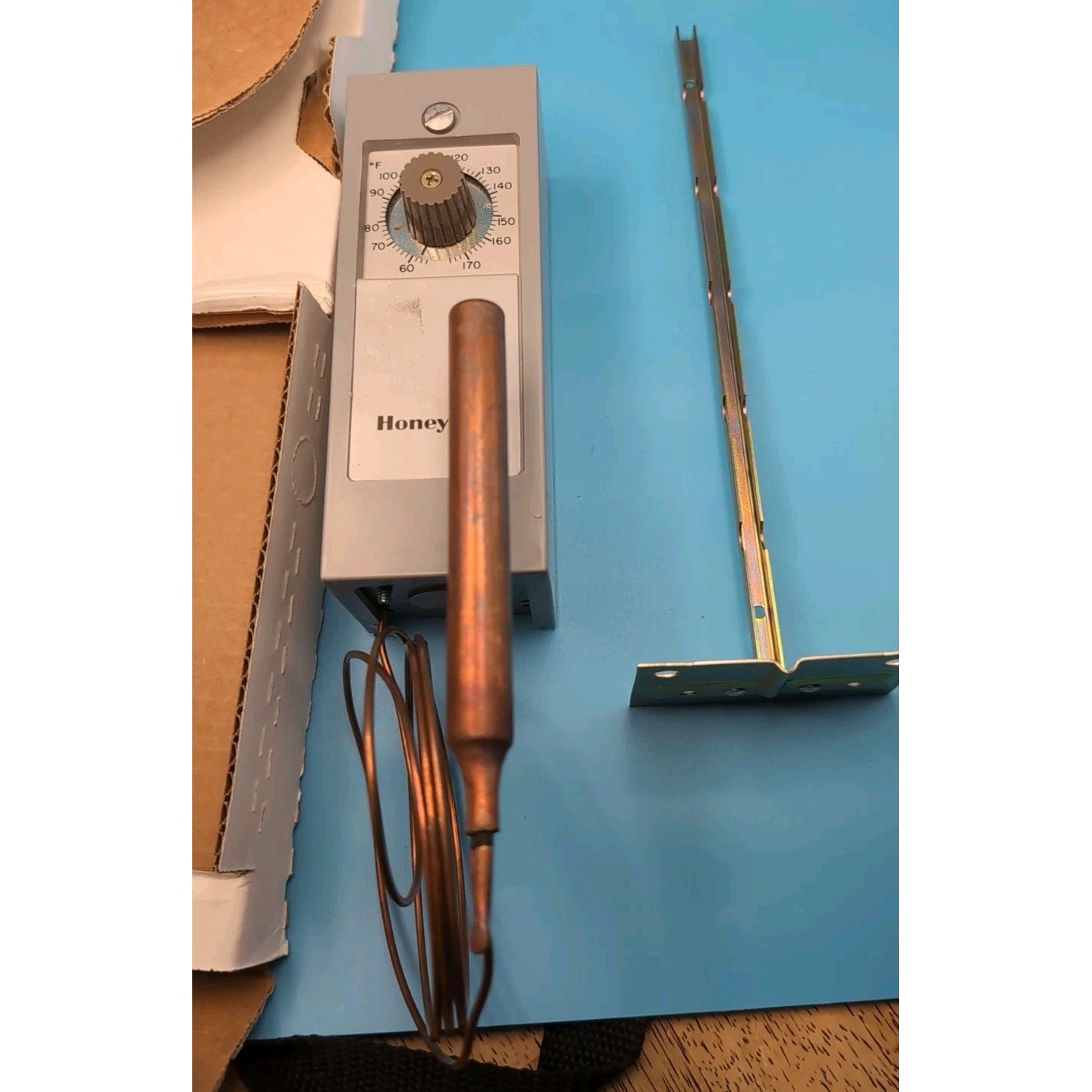 Honeywell T675A Bulb Temperature Controller 0-100°F 125VA 120/208/240/277V