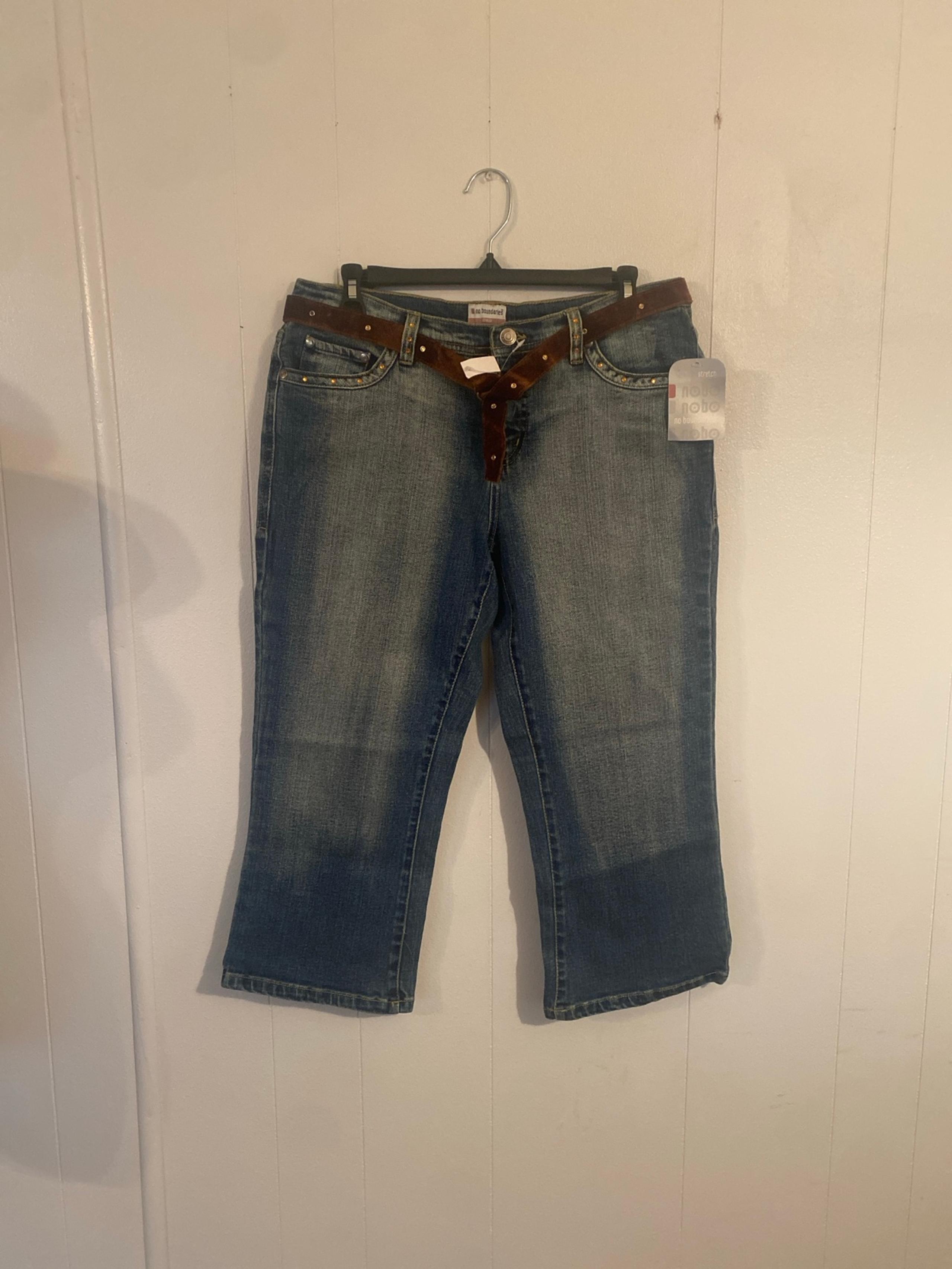 Vintage No Boundaries Women’s Embellished Stretch Cropped Jeans NWT size 11