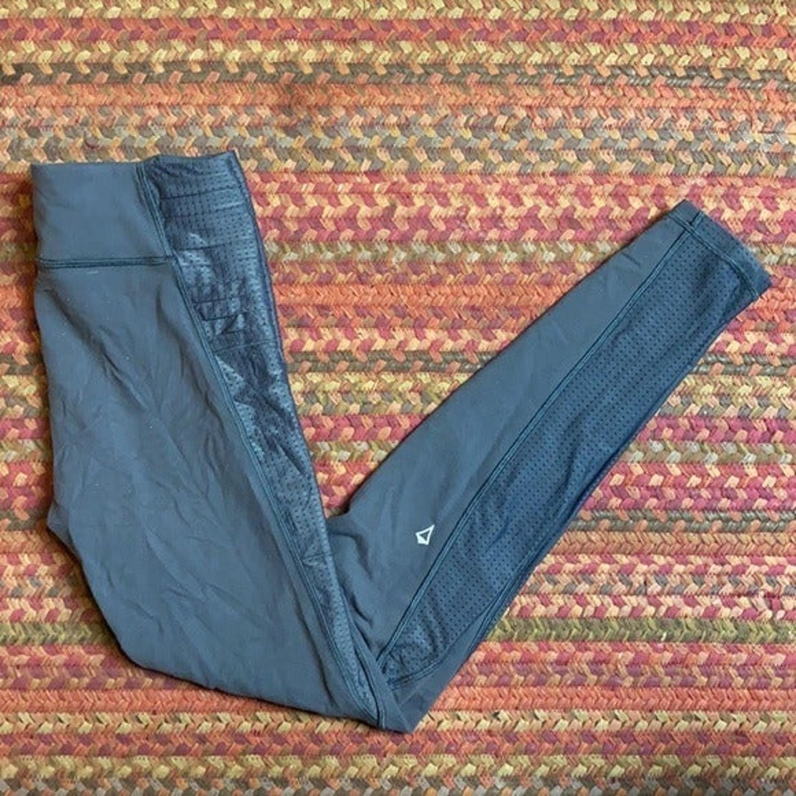 LULULEMON IVVIVA GREY MESH DETAIL POCKET LEGGINGS
