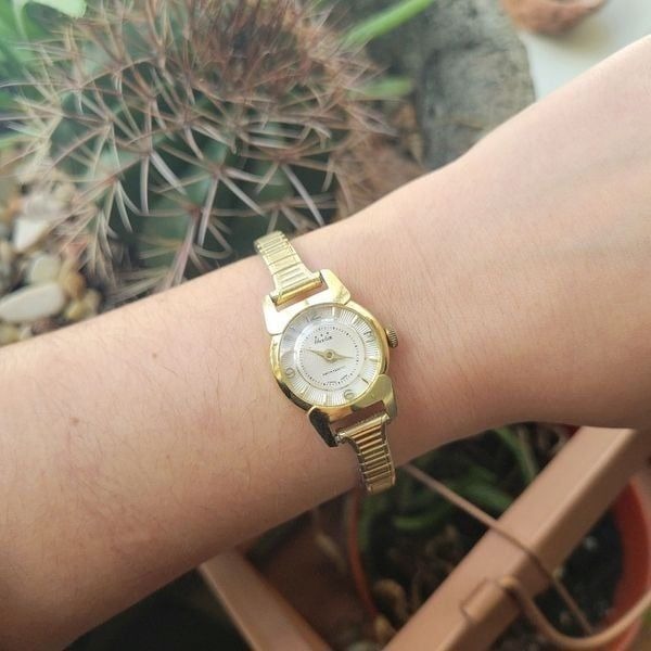Vintage Swiss Herlin Dainty Gold Stretch Watch