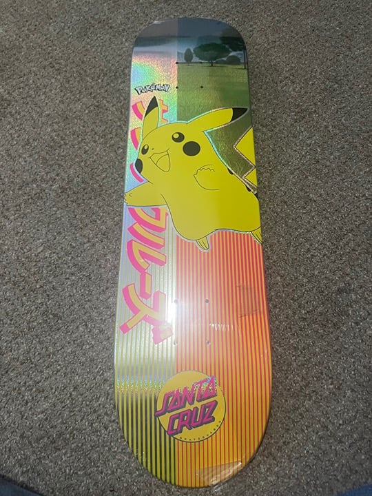 Skateboard Pokémon Santa Cruz Pikachu