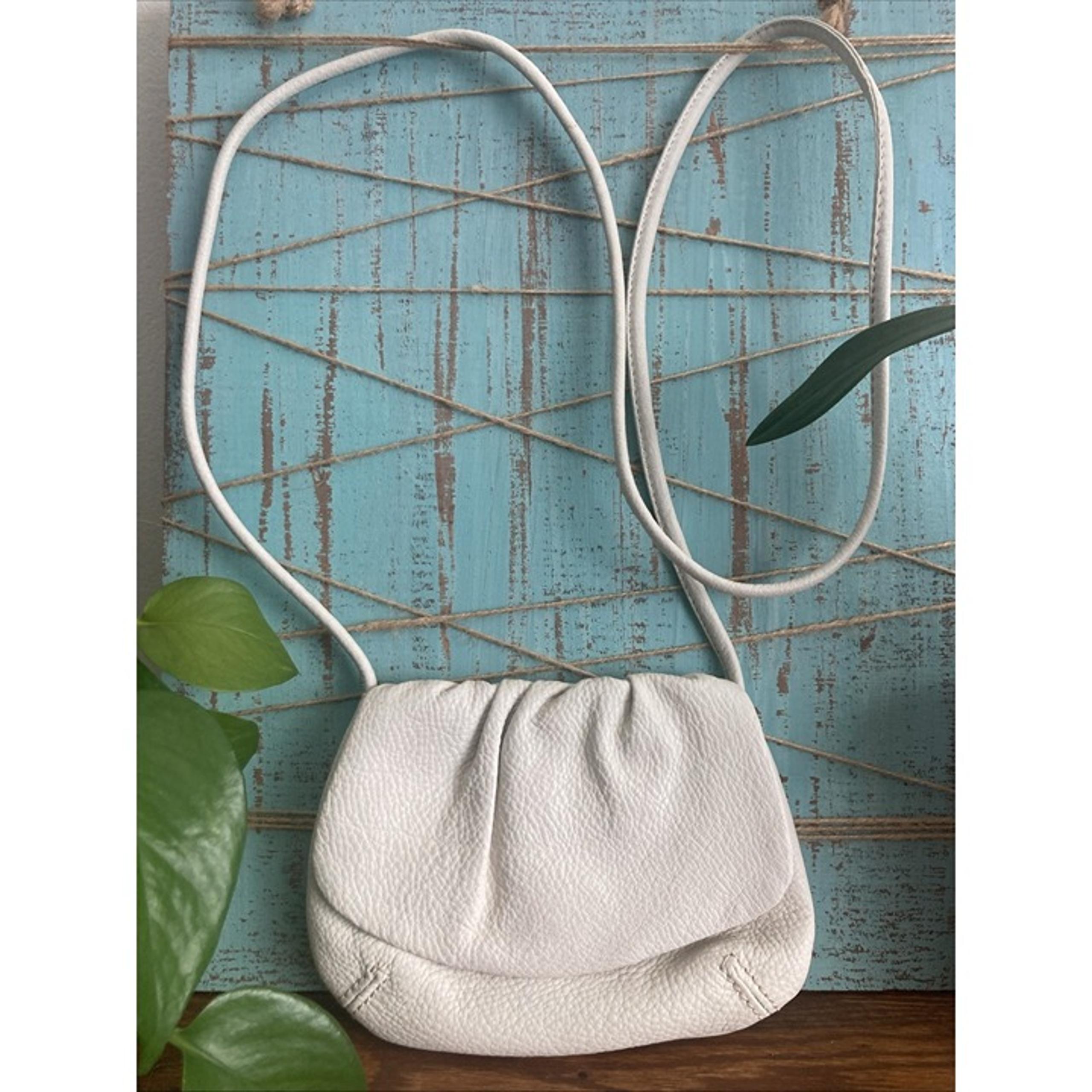 Fossil Cream White Pebble Leather Crossbody Flap Snap Closure Purse