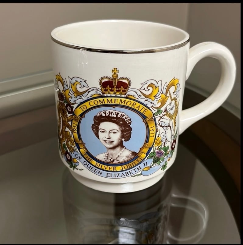 Collectors- To Commemorate Queen Elizabeth