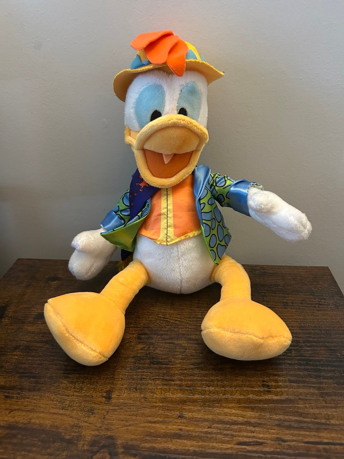 RARE DOANLD DUCK PLUSH